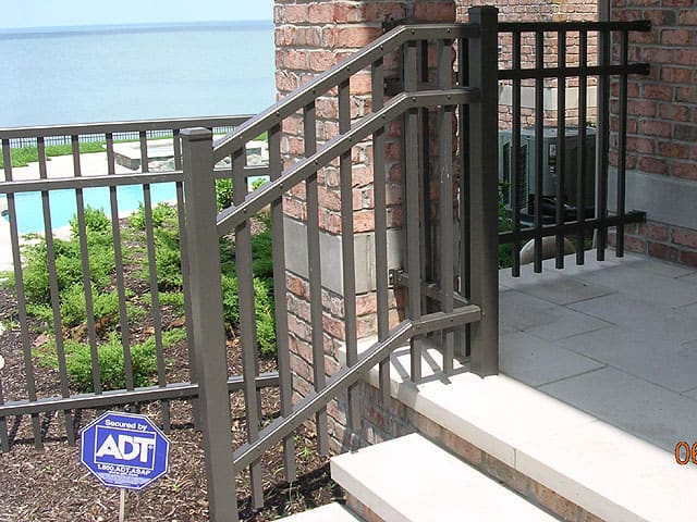 porch railing ideas, 7 Porch Railing Ideas to Inspire You (With Pictures)
