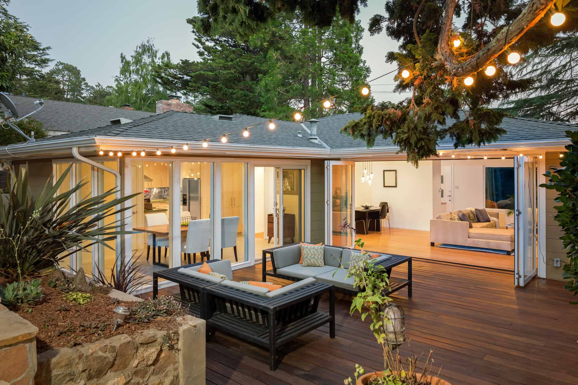 deck outdoor living space lighting