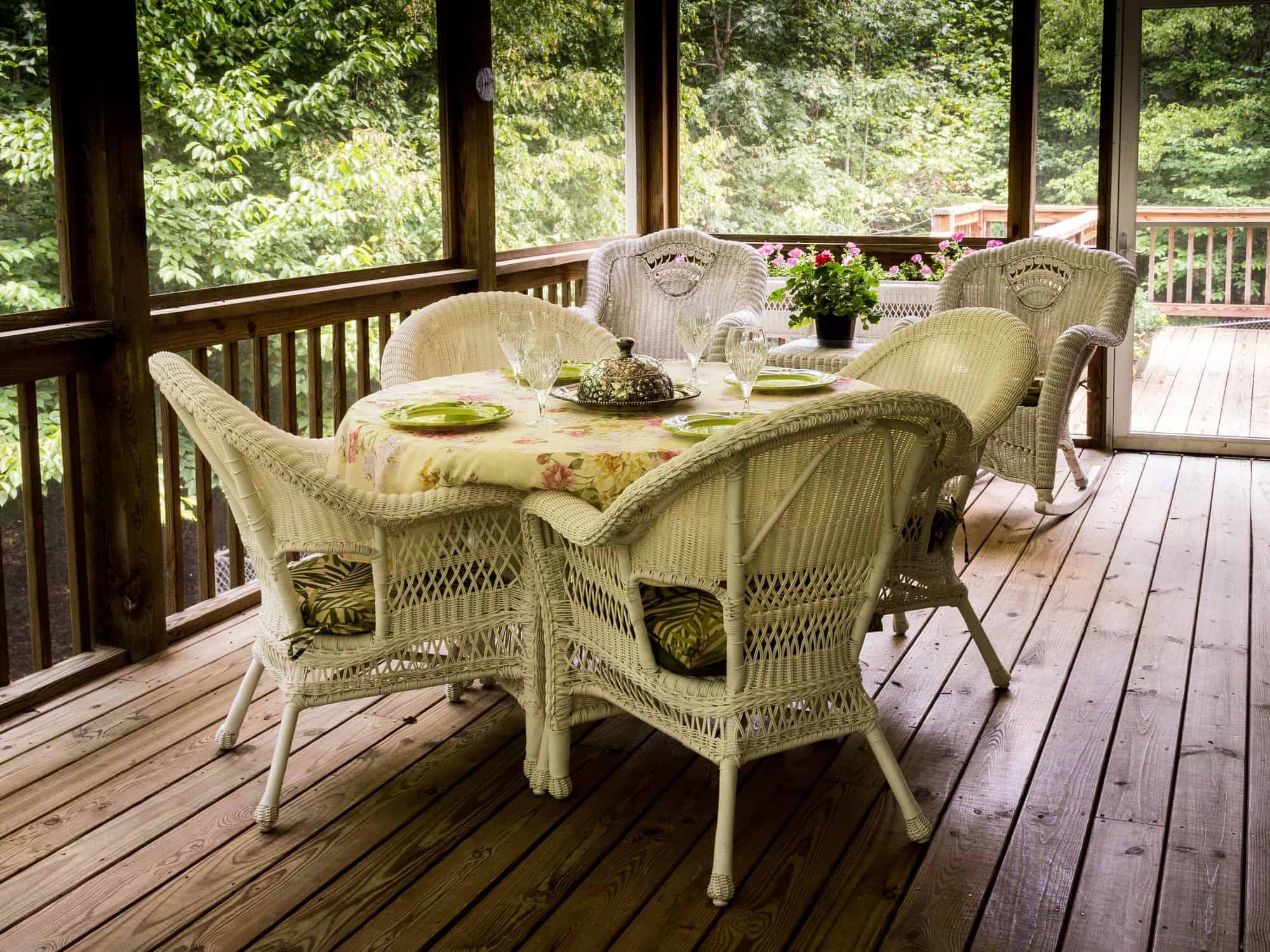 deck material, Real vs Composite Wood: Which Deck Material Wins Cost-Benefit in 2019?