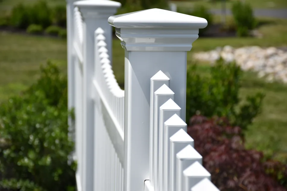 custom vinyl fencing