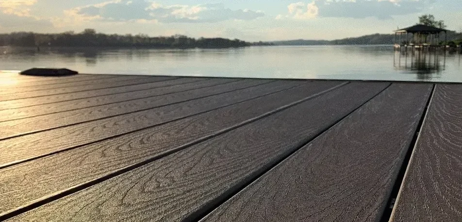 Deck made with Trex Select Saddle Composite Decking