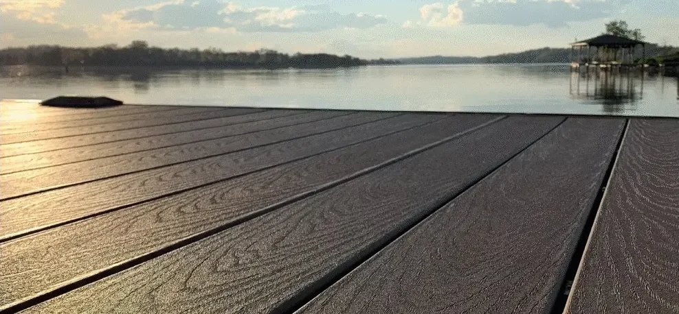 Deck made with Trex Select Saddle Composite Decking